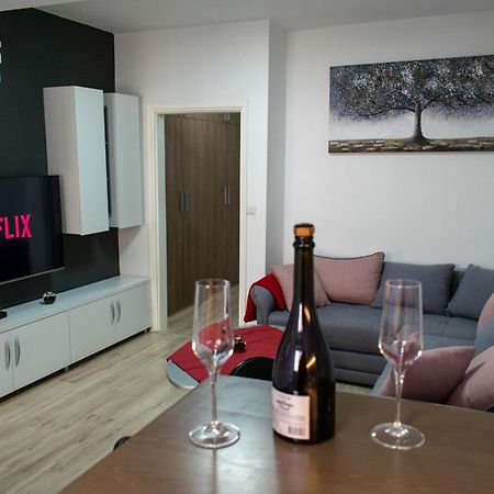 Stefanoski Apartments Скопье Экстерьер фото